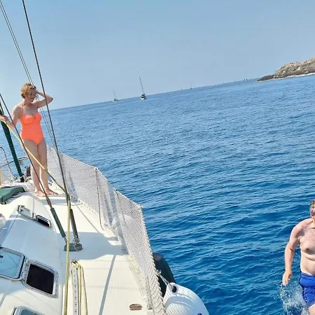 Sailing Edisa Rhodes Adventures 船上ホテル